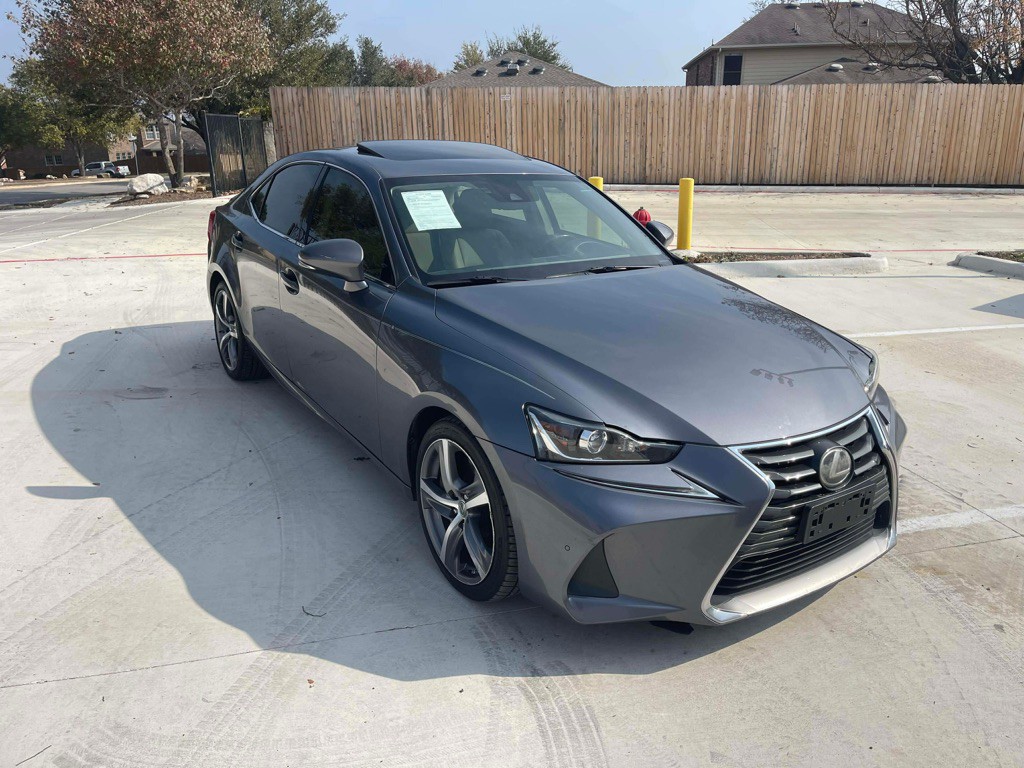 2017 Lexus IS Image 2
