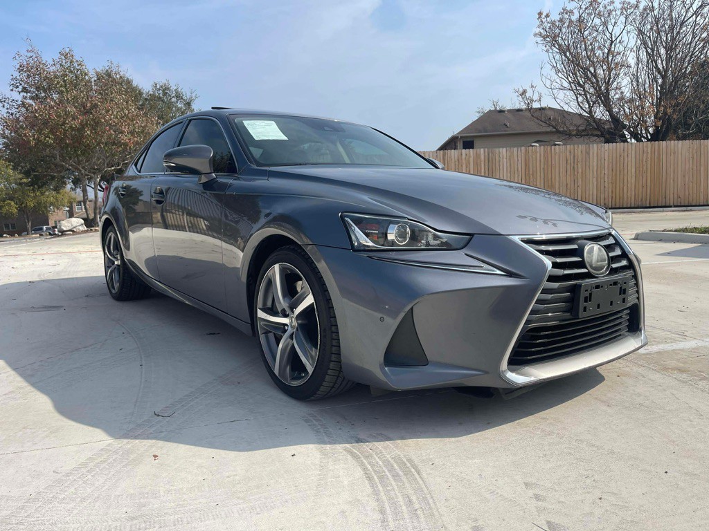 2017 Lexus IS Image 4