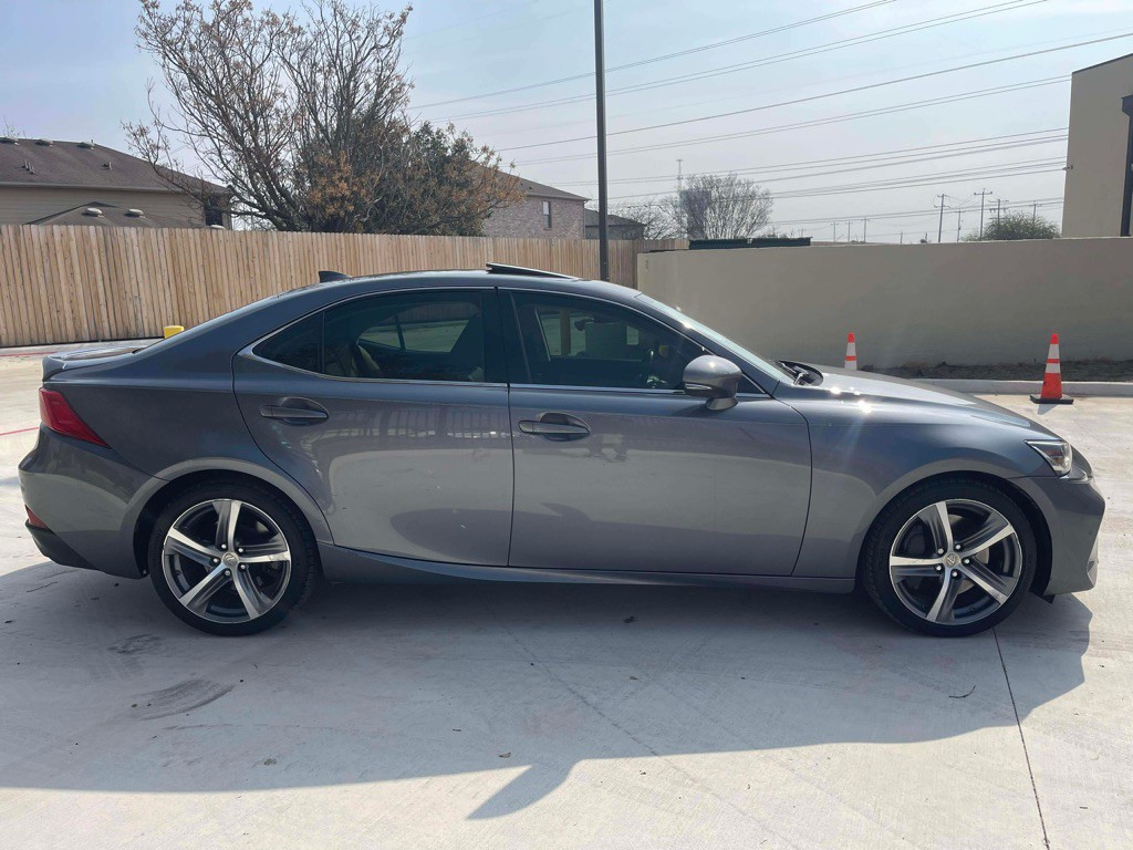 2017 Lexus IS Image 6