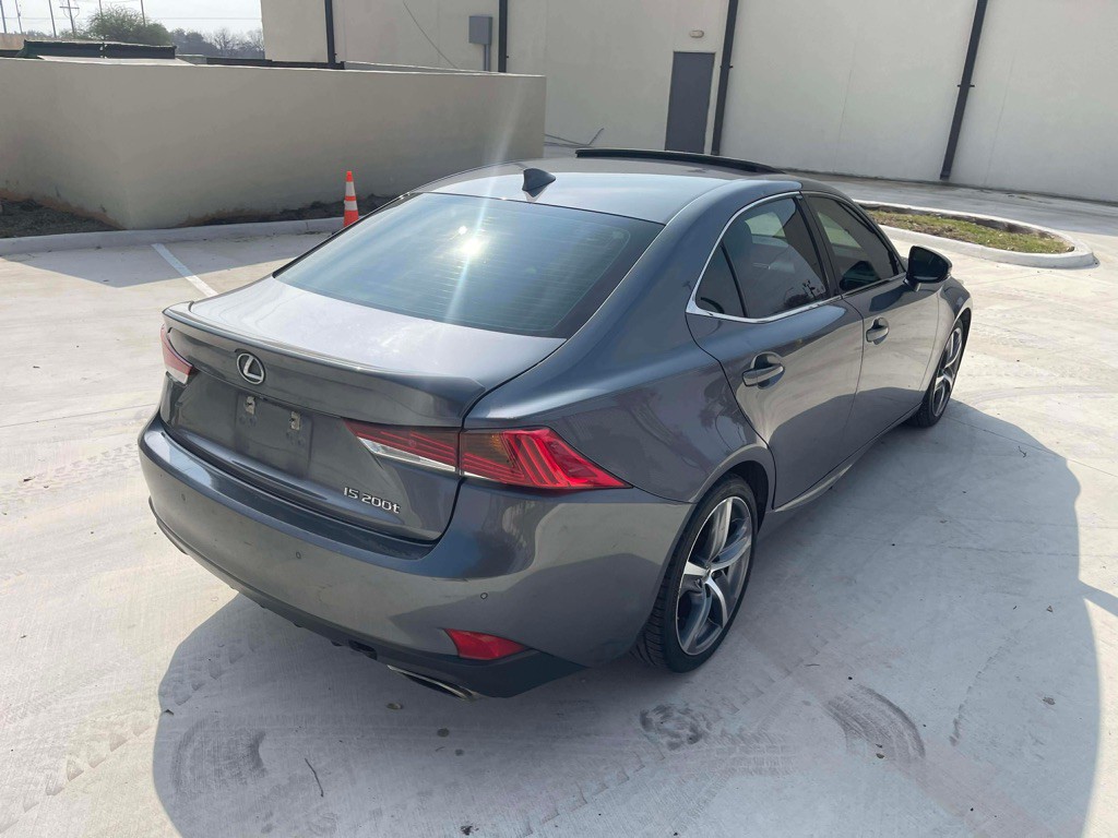 2017 Lexus IS Image 10