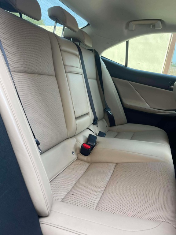 2017 Lexus IS Image 18