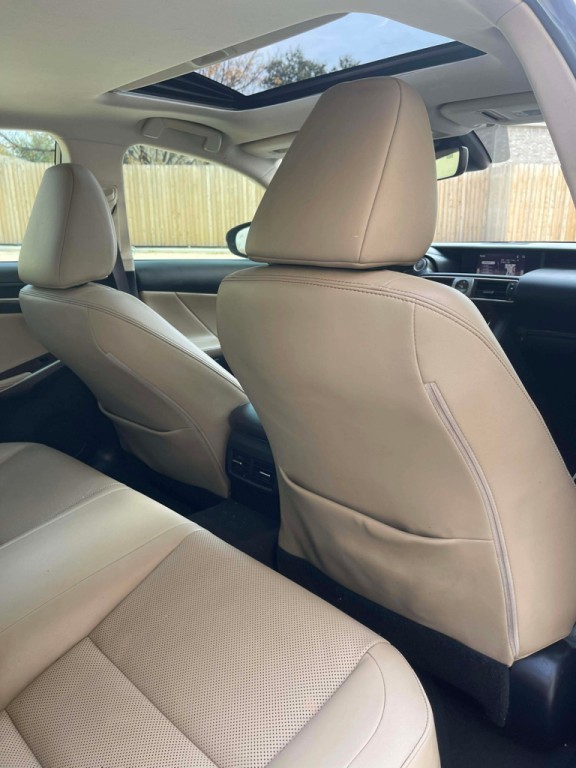 2017 Lexus IS Image 20