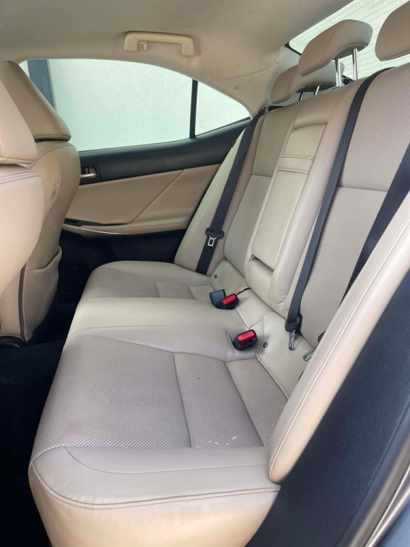 2017 Lexus IS Image 21