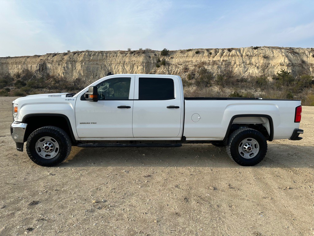 2019 GMC Sierra Image 2