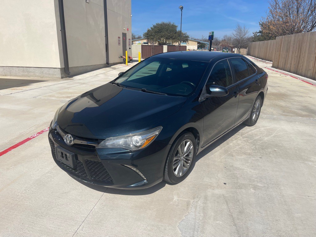 2017 Toyota Camry Image 2