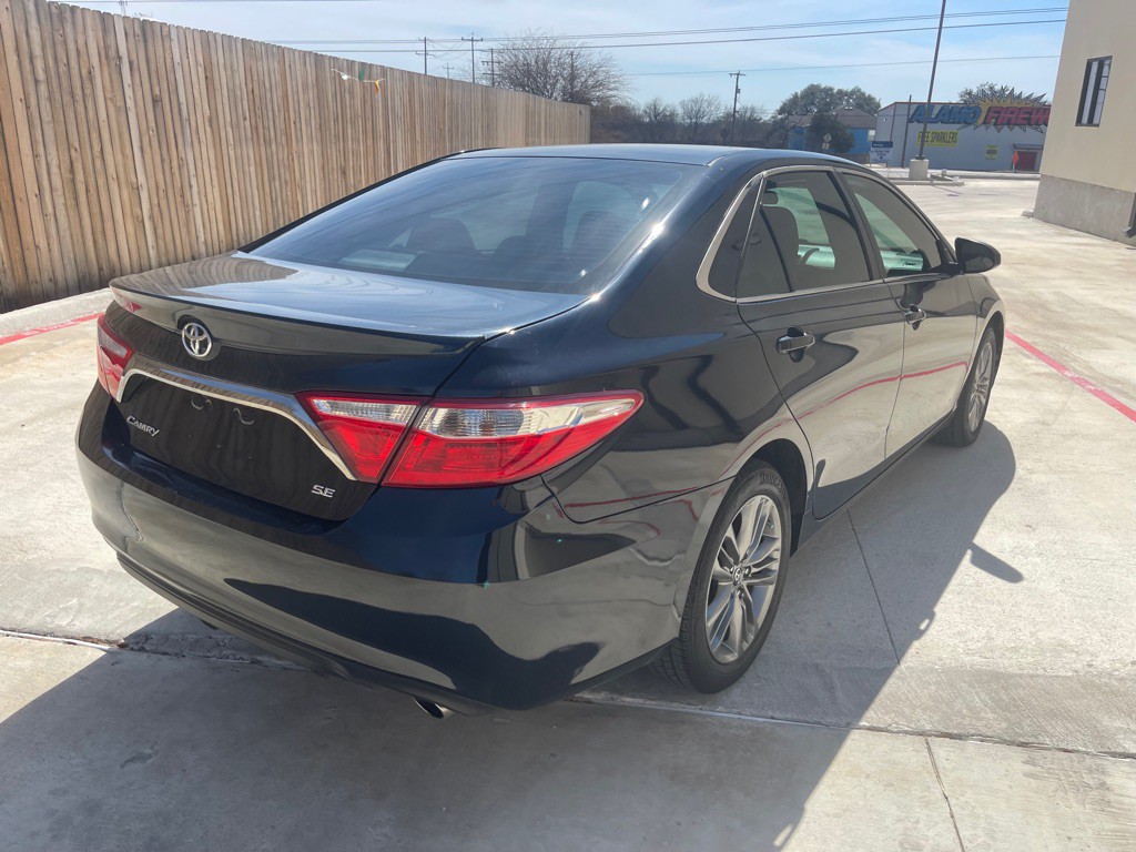 2017 Toyota Camry Image 7