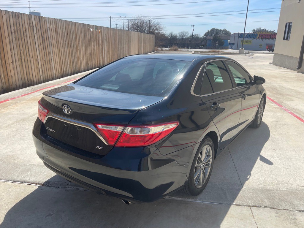 2017 Toyota Camry Image 8