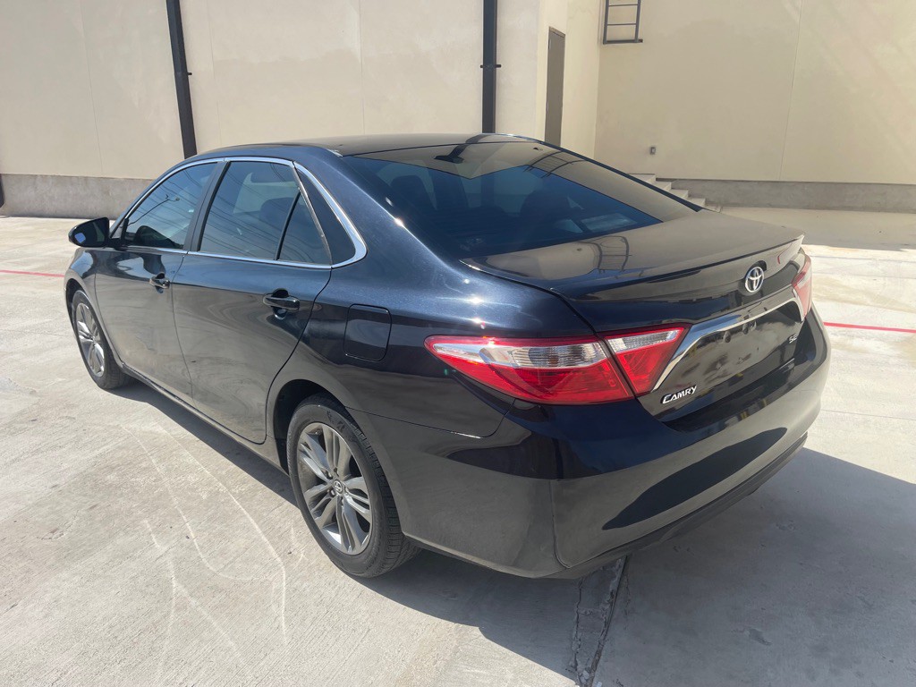 2017 Toyota Camry Image 10