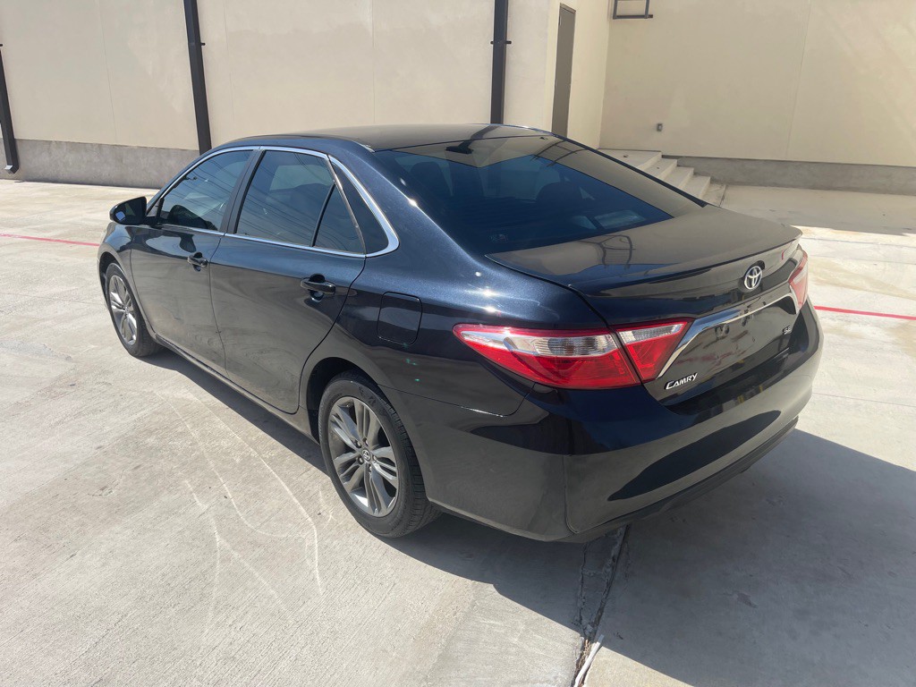 2017 Toyota Camry Image 11
