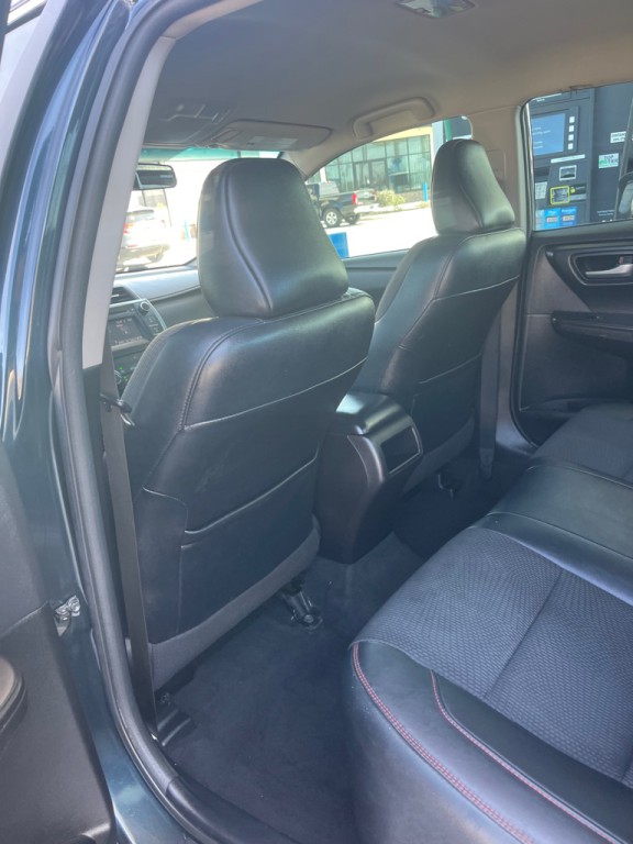 2017 Toyota Camry Image 13