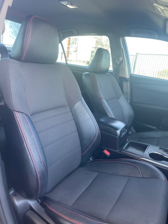 2017 Toyota Camry Image 16