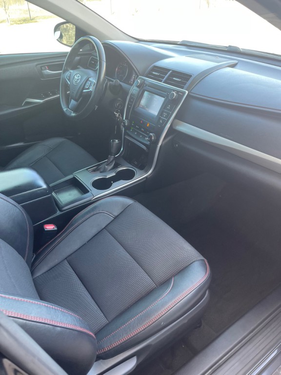 2017 Toyota Camry Image 17