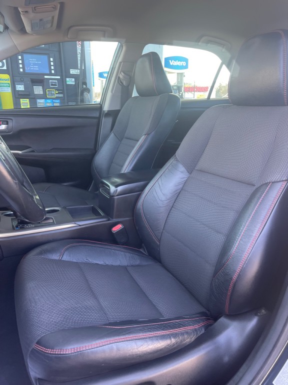 2017 Toyota Camry Image 18