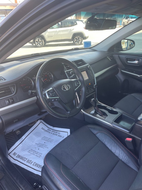 2017 Toyota Camry Image 19