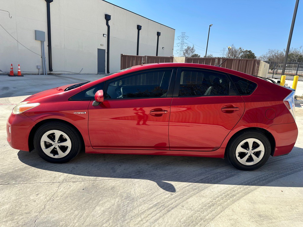 2013 Toyota Prius Image 2