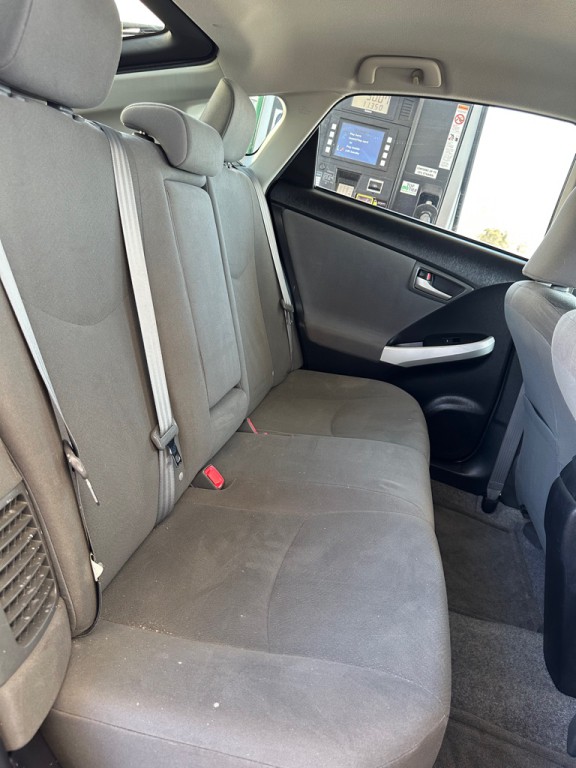 2013 Toyota Prius Image 11