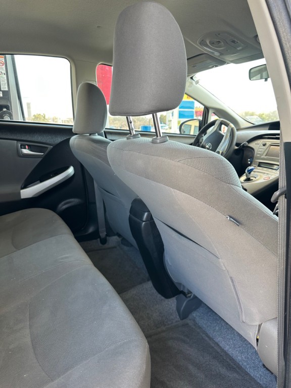 2013 Toyota Prius Image 12