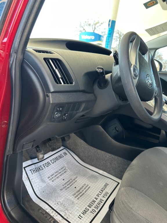 2013 Toyota Prius Image 16