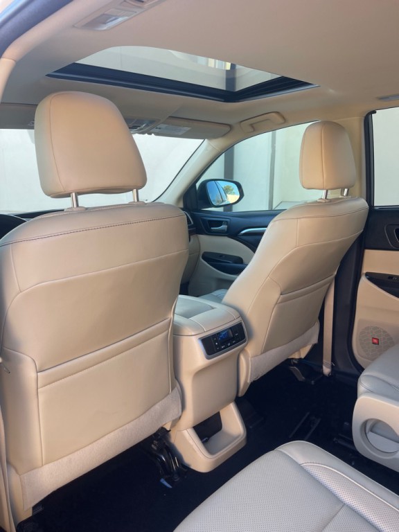 2015 Toyota Highlander Image 13