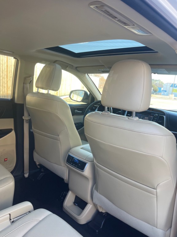 2015 Toyota Highlander Image 16