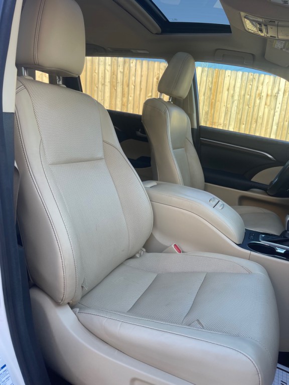 2015 Toyota Highlander Image 17