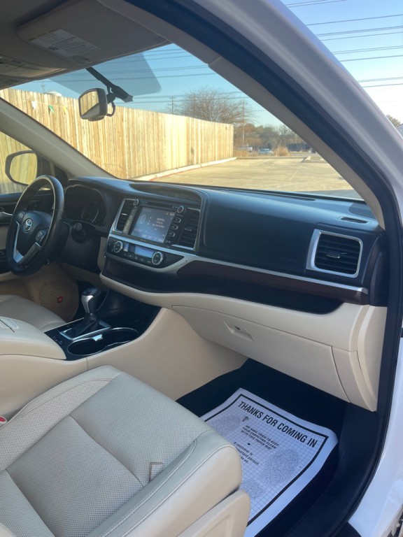 2015 Toyota Highlander Image 18