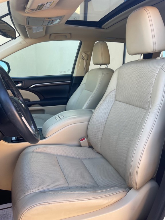 2015 Toyota Highlander Image 19