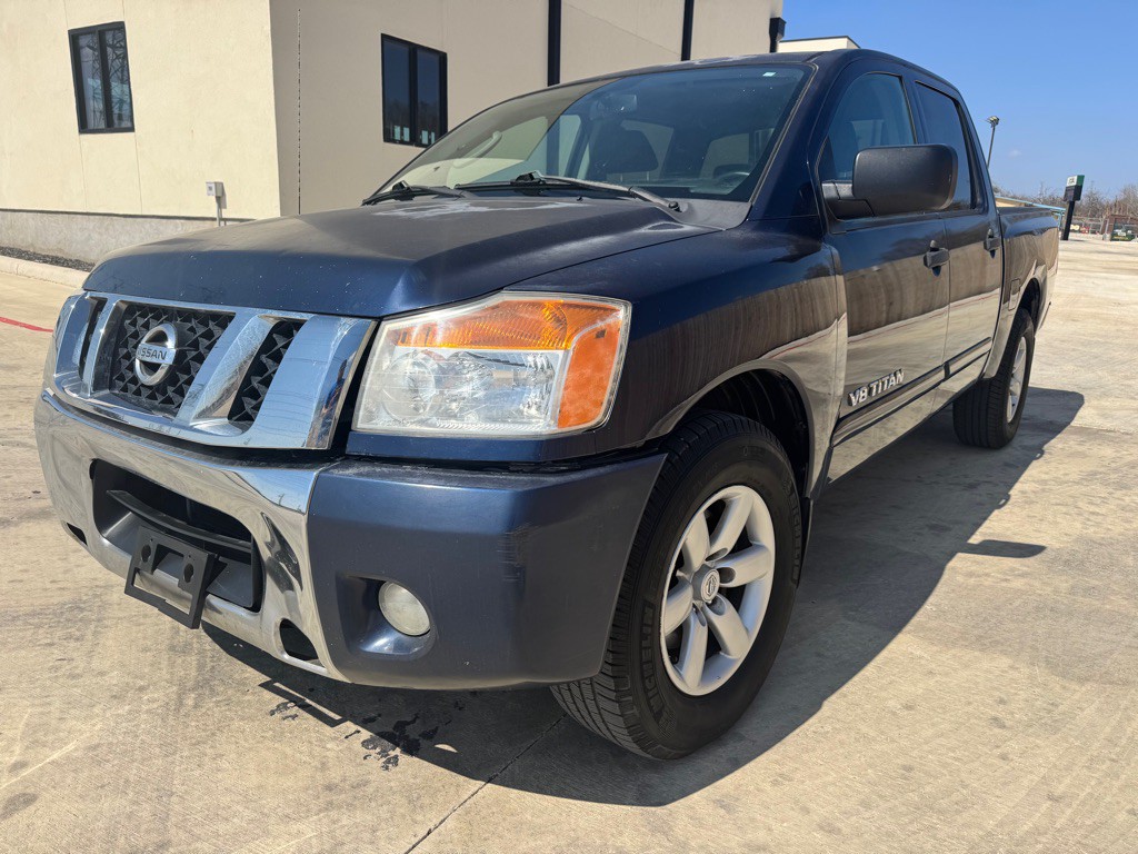 2010 Nissan Titan Image 2