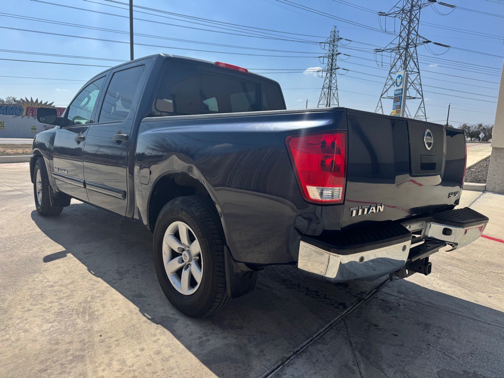 2010 Nissan Titan Image 8