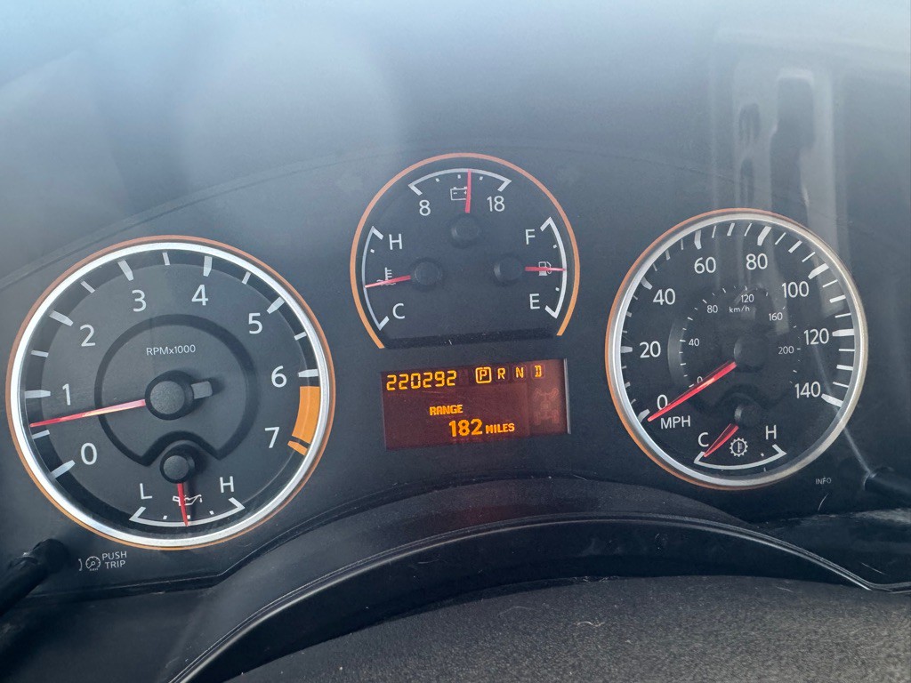 2010 Nissan Titan Image 9