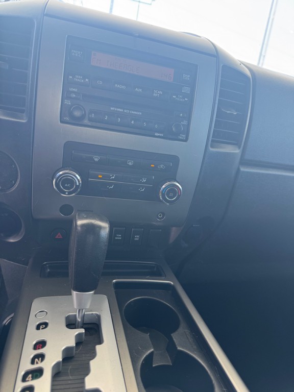 2010 Nissan Titan Image 10