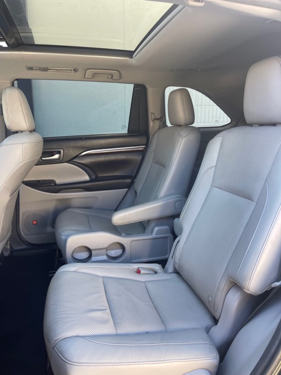 2016 Toyota Highlander Image 12