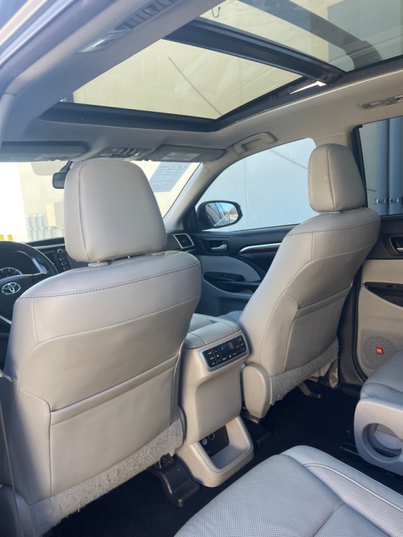 2016 Toyota Highlander Image 13