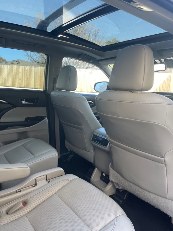 2016 Toyota Highlander Image 16