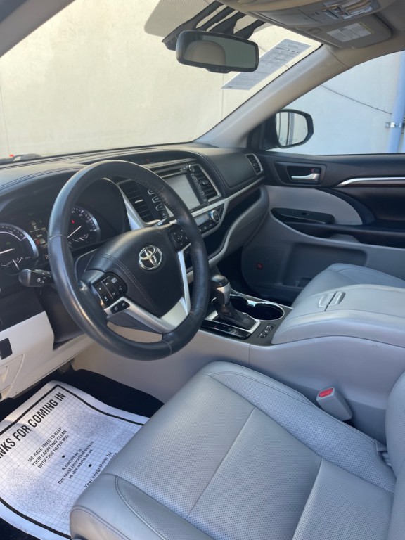 2016 Toyota Highlander Image 20