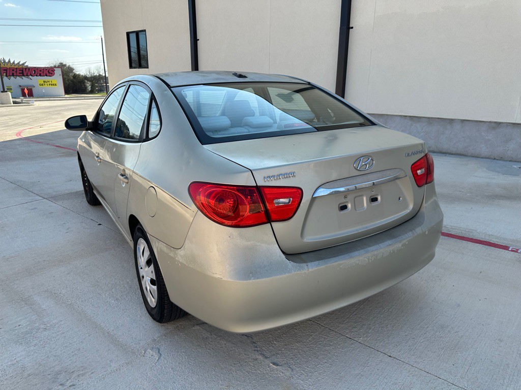 2010 Hyundai Elantra Image 2