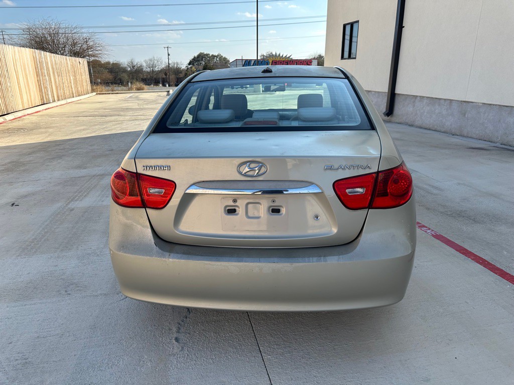 2010 Hyundai Elantra Image 3