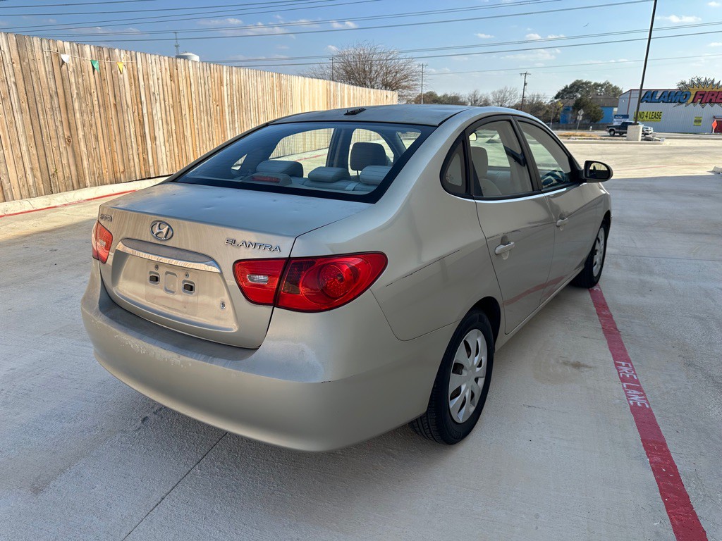 2010 Hyundai Elantra Image 4