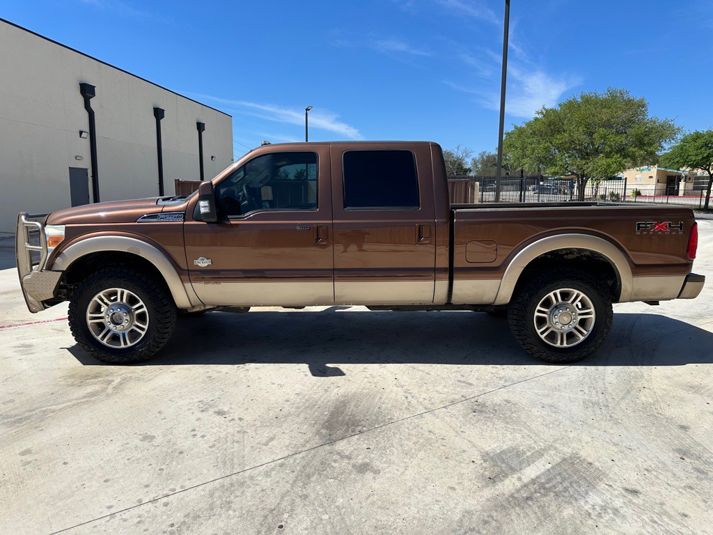 2011 Ford F-250 Image 2