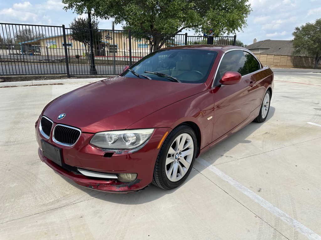 2012 BMW 3 Series Image 1
