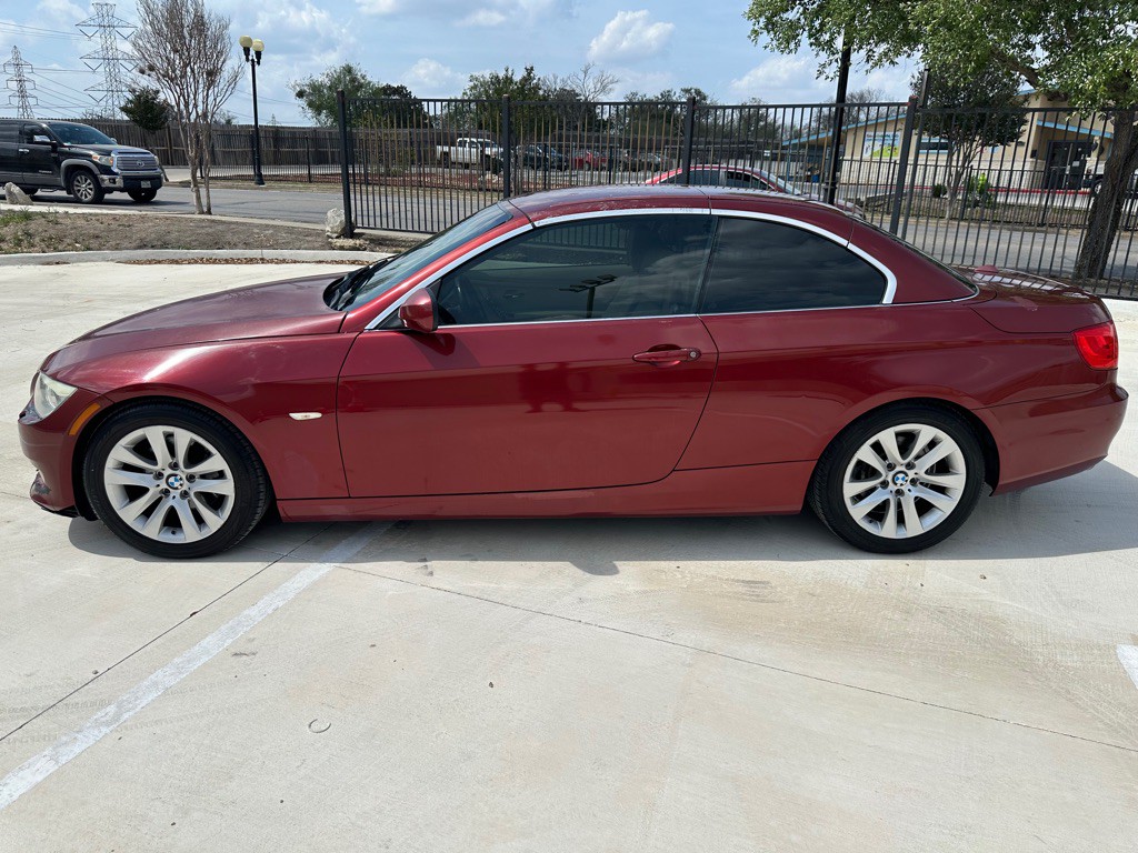 2012 BMW 3 Series Image 2