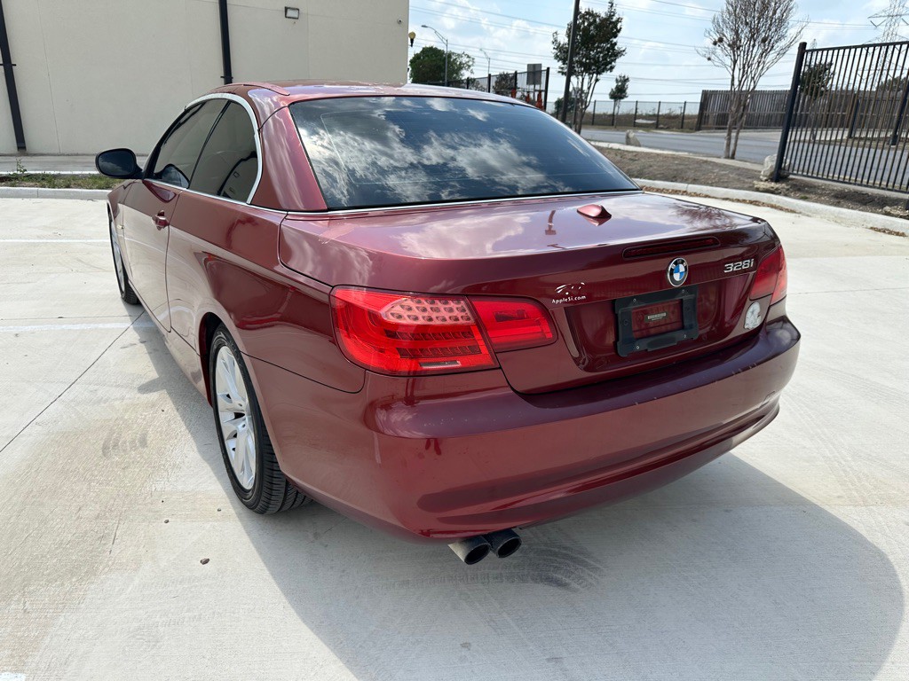 2012 BMW 3 Series Image 3