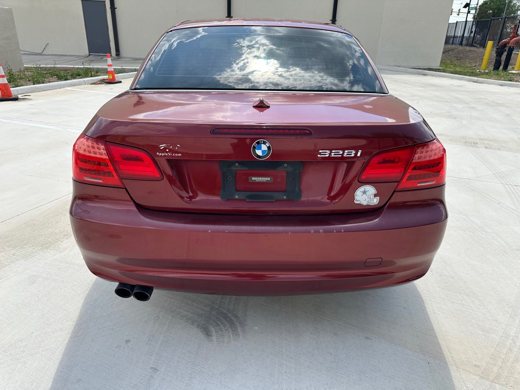 2012 BMW 3 Series Image 4