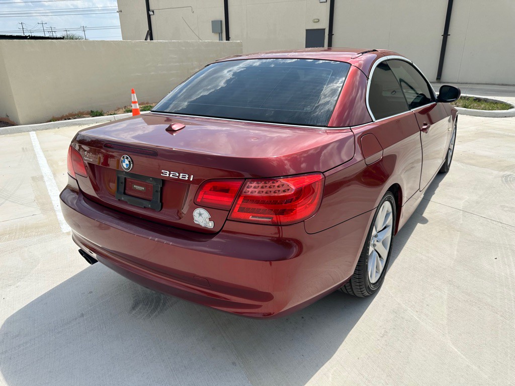 2012 BMW 3 Series Image 5