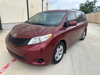 Image for 2013 Toyota Sienna XLE ID: 7299969