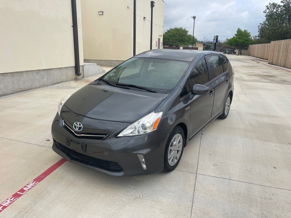 2013 Toyota Prius Image 2