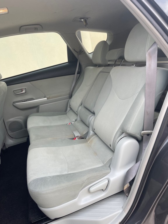 2013 Toyota Prius Image 12