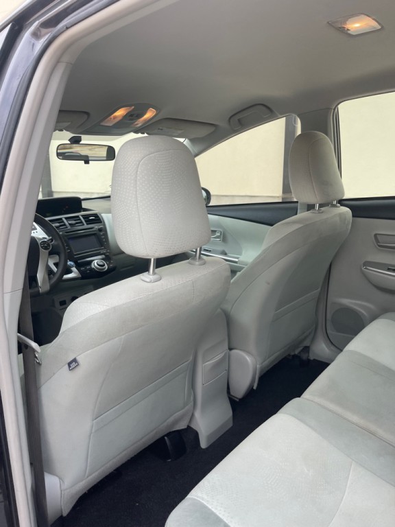 2013 Toyota Prius Image 13