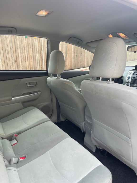 2013 Toyota Prius Image 15