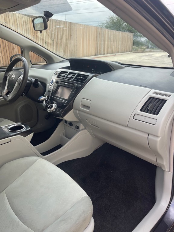 2013 Toyota Prius Image 18